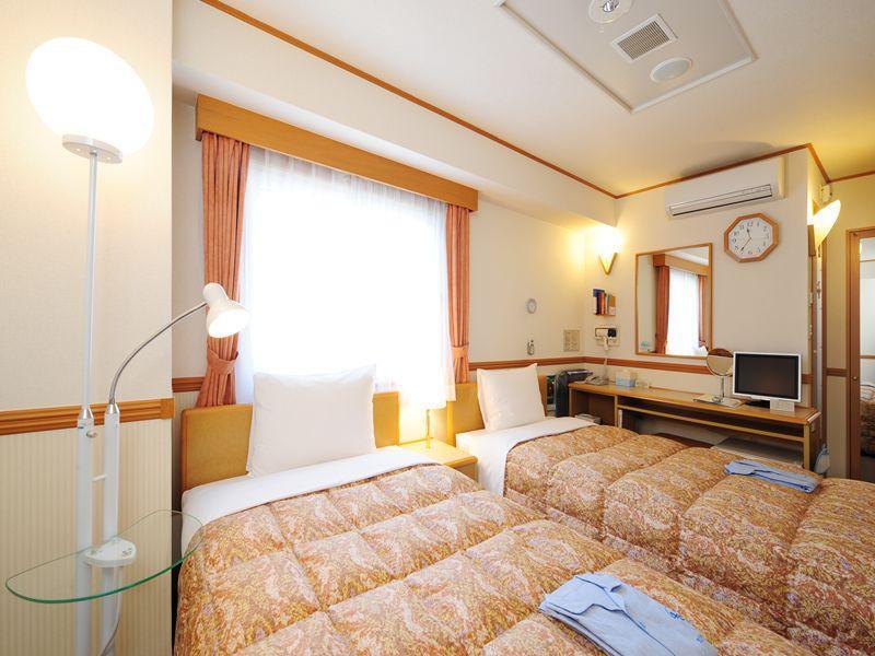 Toyoko Inn Okayama Eki Nishi Guchi Hiroba מראה חיצוני תמונה